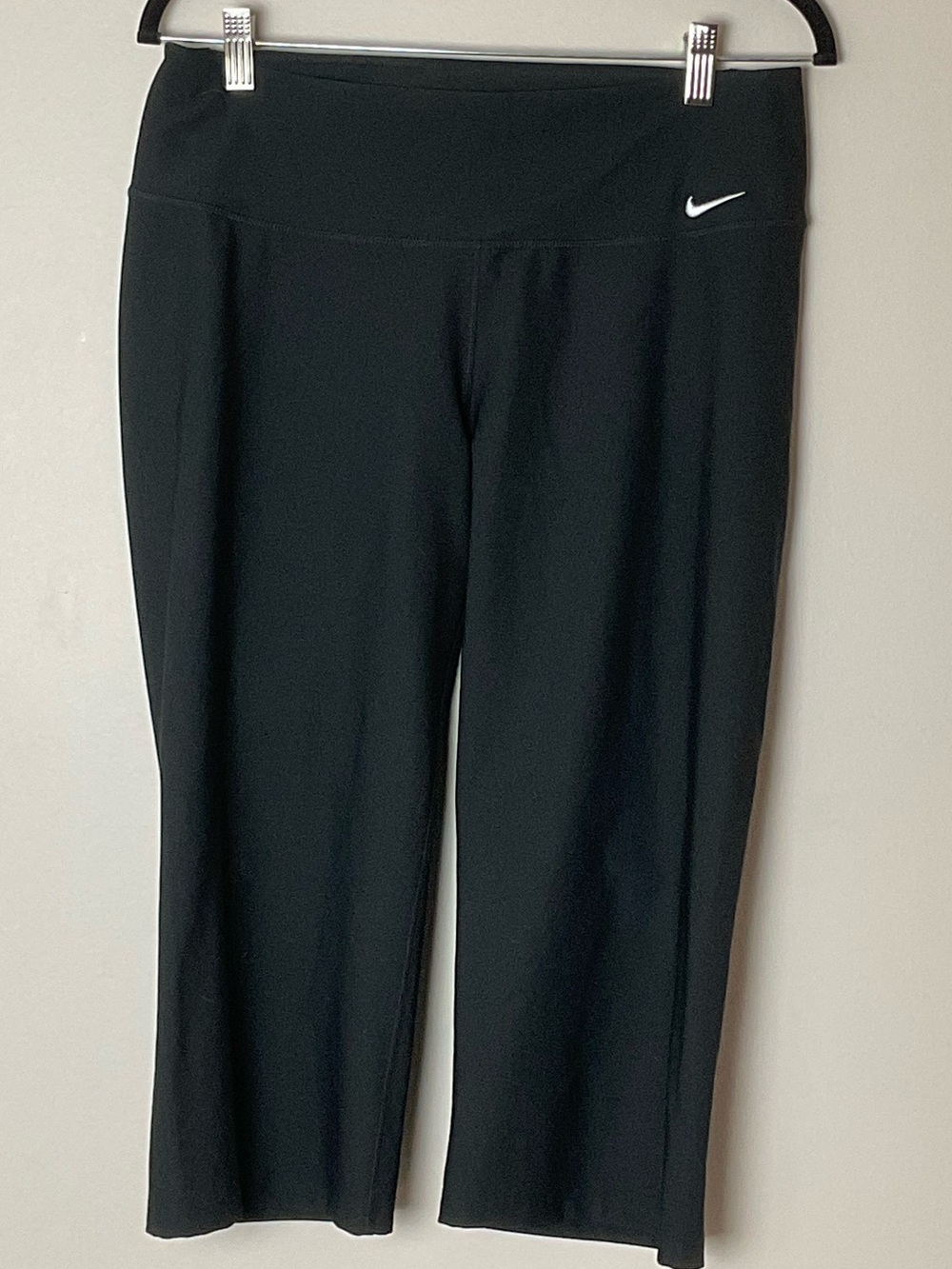 Nike Black Capri Dri-Fit Workout Leggings Athletic Outdoors Gorpcore Medium